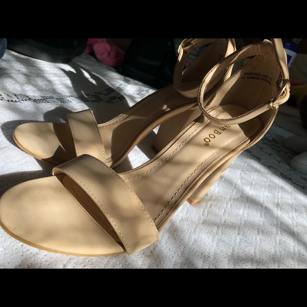 Nude open toe heels ❤️